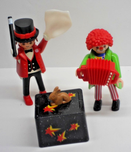 Zauberer mit trickkiste - zauberer, +